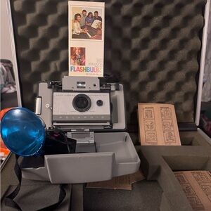 Vintage Polaroid Land Camera 103- Gray with Blue Flashbulb